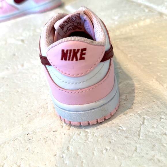 Nike Dunks Valentine’s Edition Toddler - Picture 4 of 9